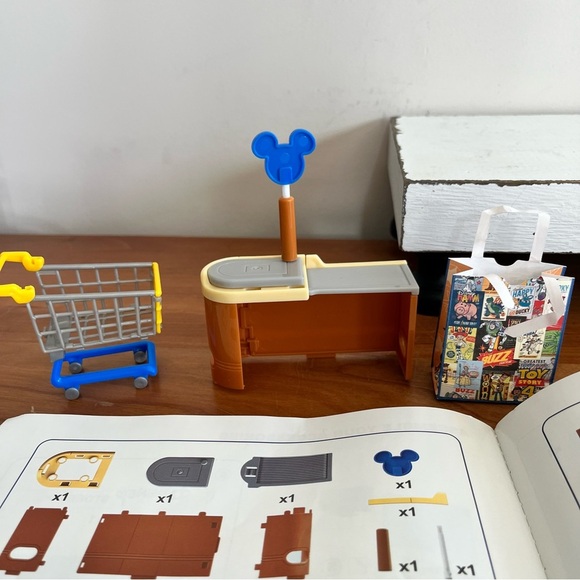 Zuru Mini Brands Disney Store Edition Checkout Cart & Bag Replacement Pieces - Picture 2 of 4